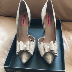 Betsey Johnson gold pump bow party heels